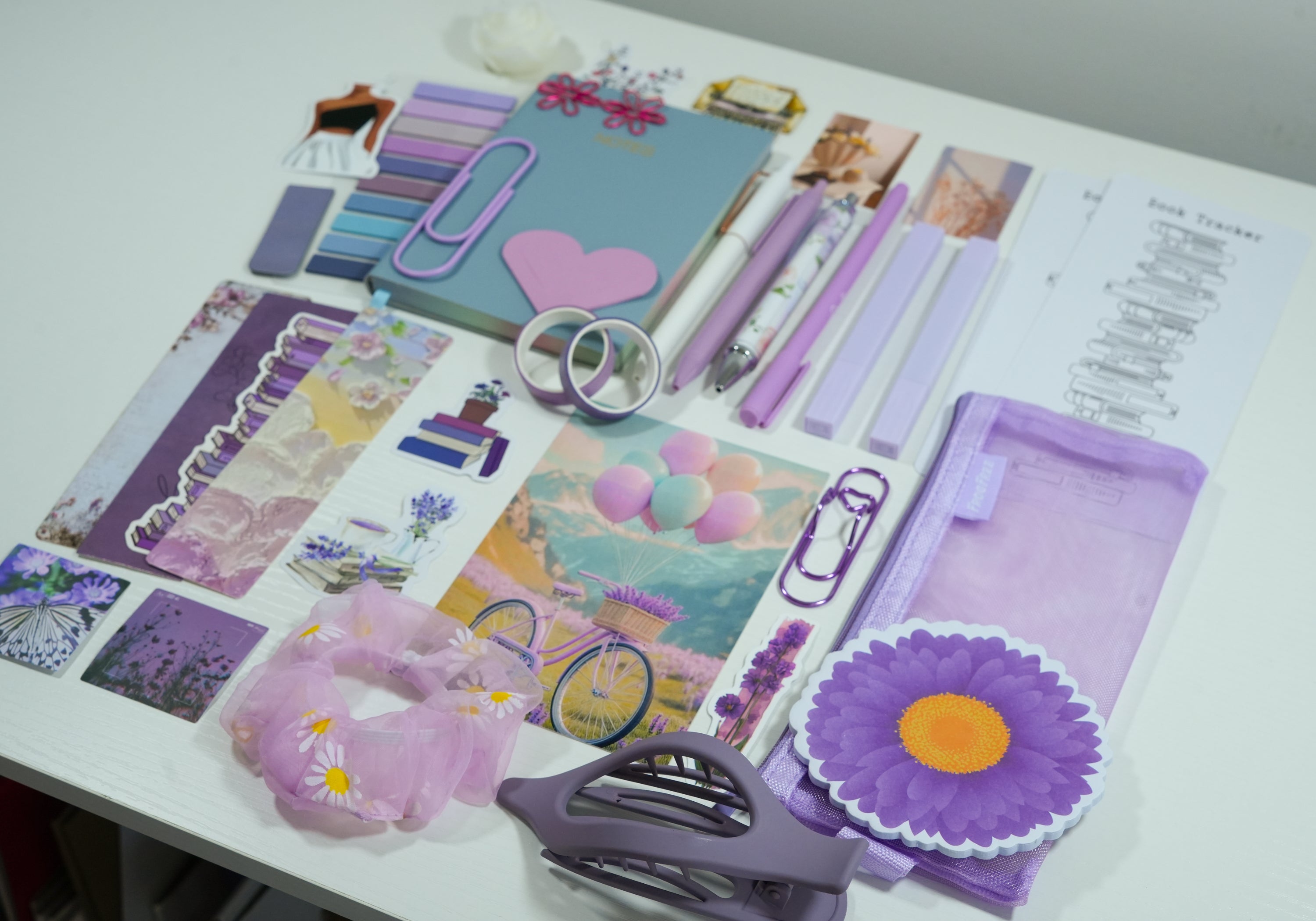 💜 Lavender Chapters – Cozy Stationery Gift Box