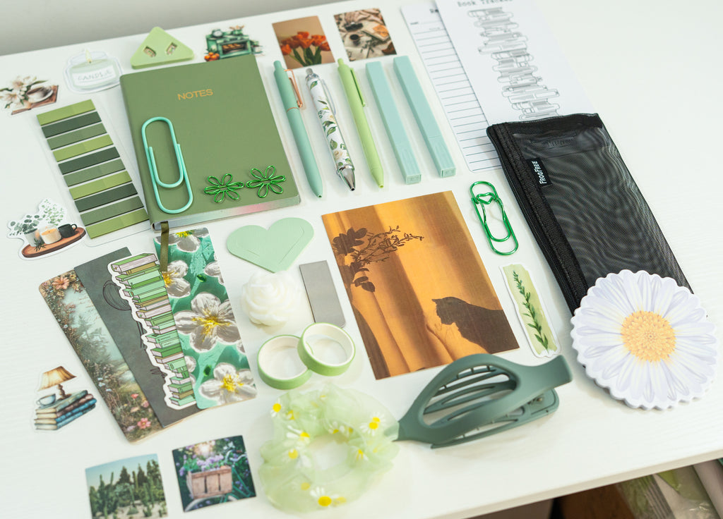 💚 Forest Chapters – Cozy Stationery Gift Box